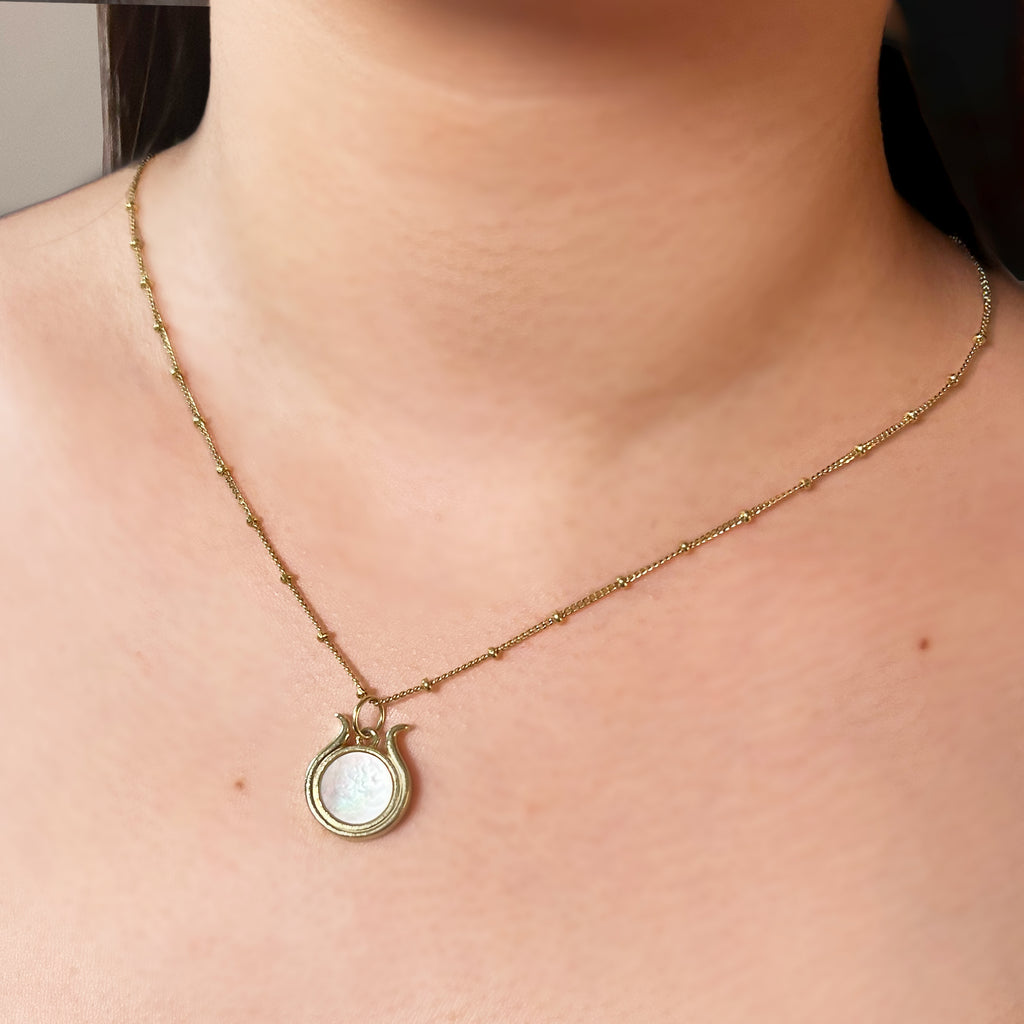 【rn】 Hathor 《White Mother of Pearl 》